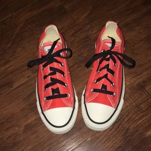 New Clean Kids converse size 4. Only worn once!